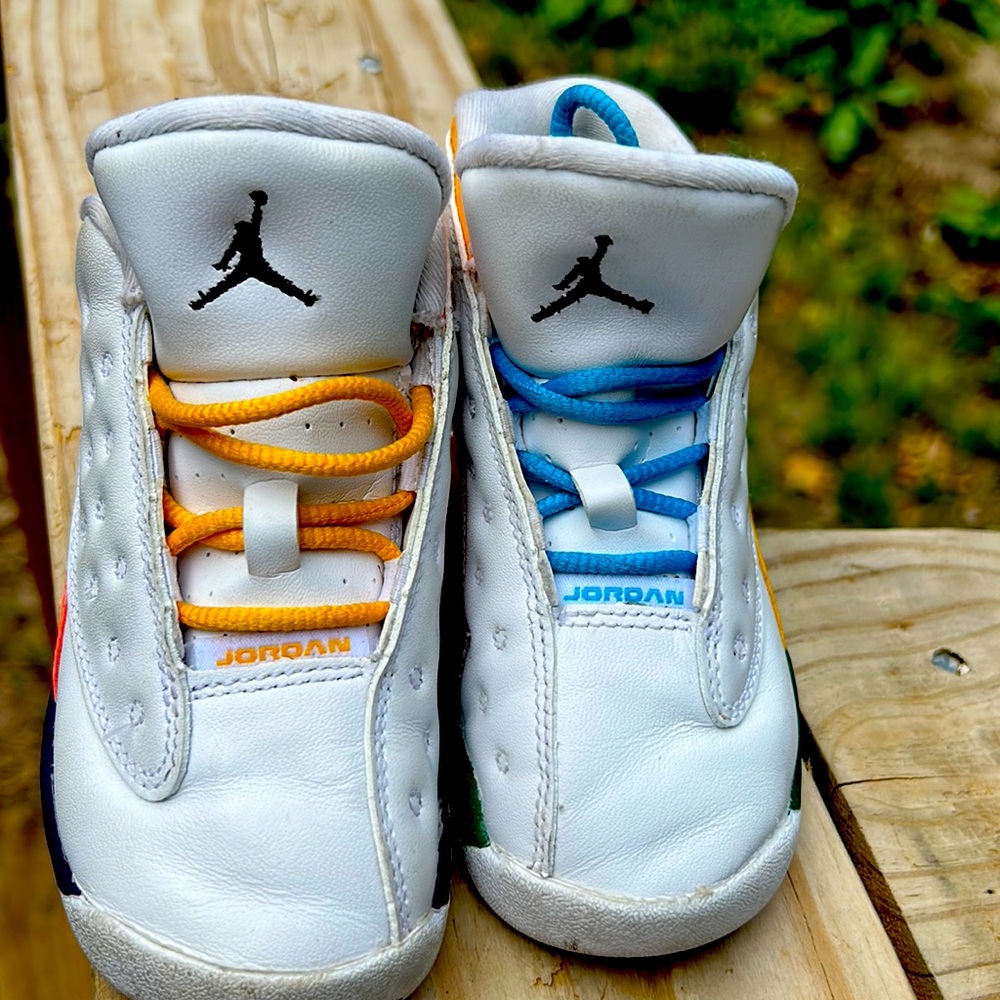 Sz 8c nike air Jordan retro playground different colored shoes